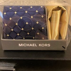 Michael Kors tie and pocket square set